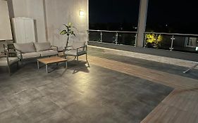 Das Penthouse Otopeni Airport